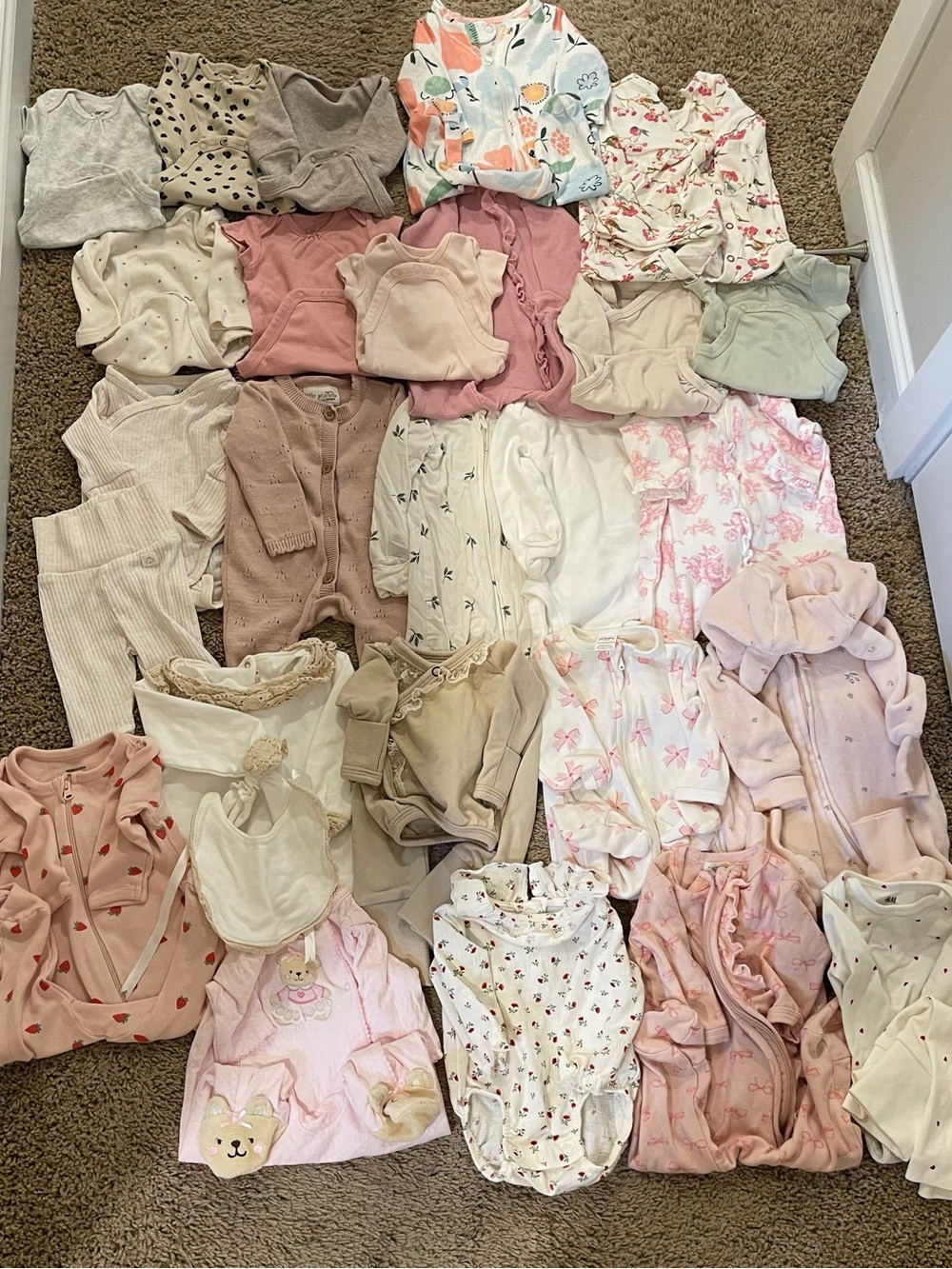 Baby Cloths Bundle - size newborn to 0-3 months